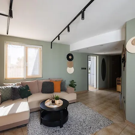 Promenade Rooftop Flat Апартаменти