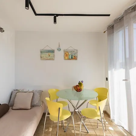 Promenade Rooftop Flat Apartment